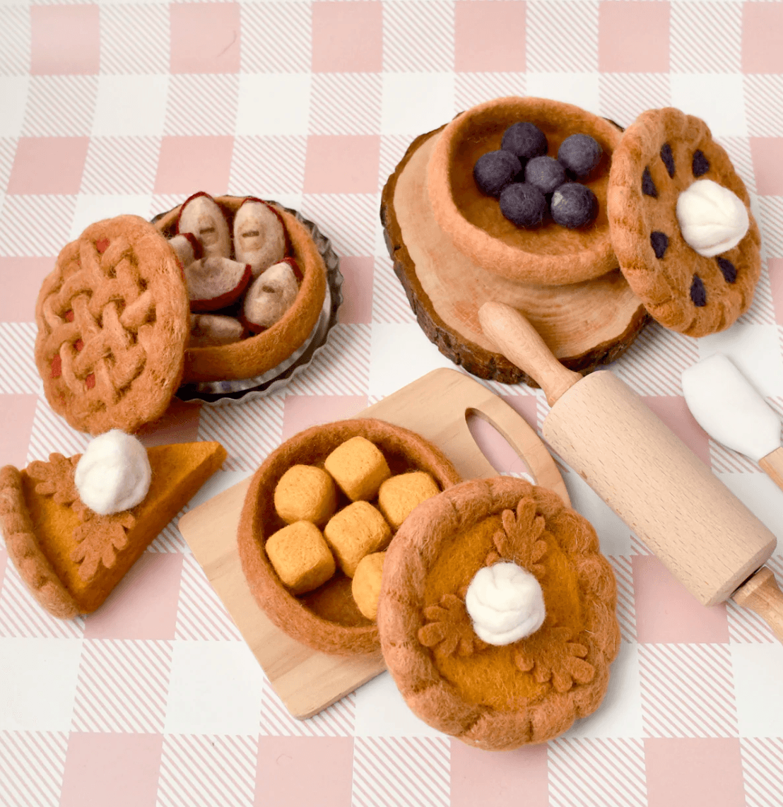 Tara Treasures // Felt Blueberry Pie Play Food Set