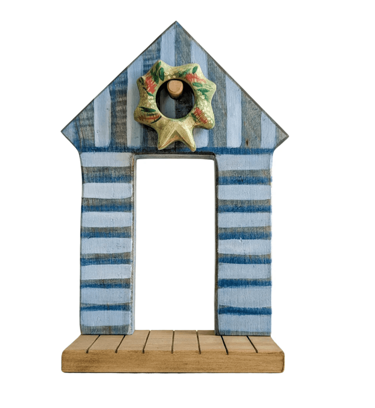 NOM // Wooden Beach Shack With Wreath ** Pre-Order Late Nov Delivery **