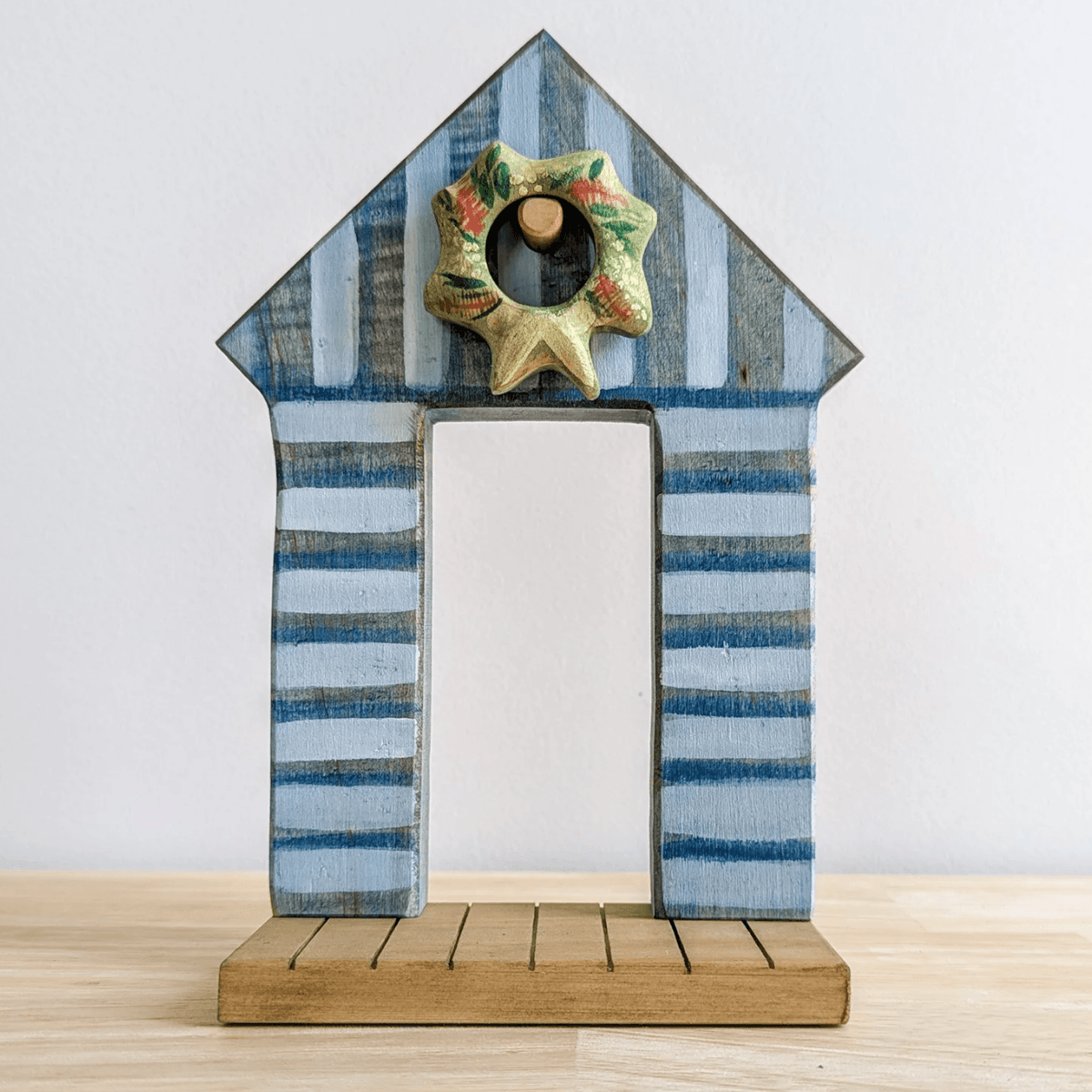 NOM // Wooden Beach Shack With Wreath ** Pre-Order Late Nov Delivery **