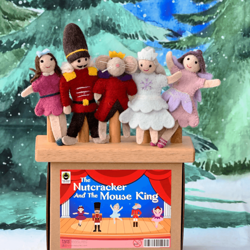 Tara Treasures // Felt Nutcracker and the Mouse King Finger Puppet Set