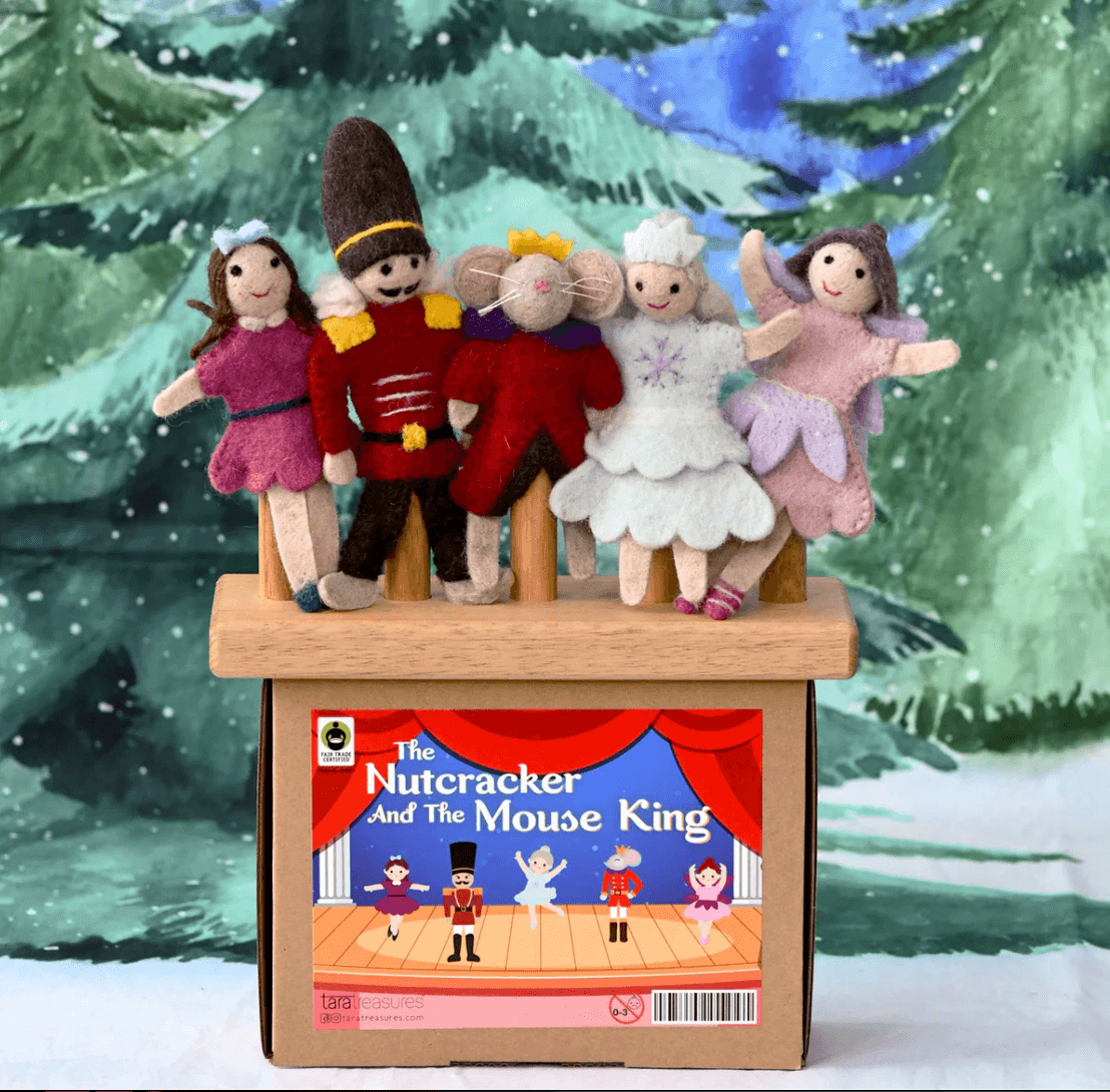 Tara Treasures // Felt Nutcracker and the Mouse King Finger Puppet Set