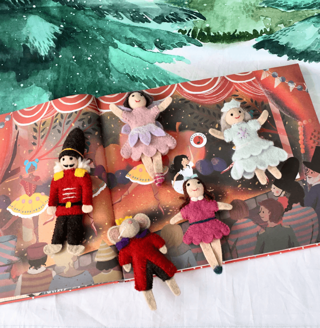 Tara Treasures // Felt Nutcracker and the Mouse King Finger Puppet Set