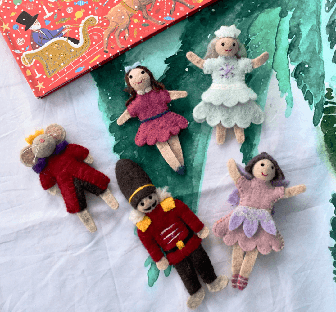 Tara Treasures // Felt Nutcracker and the Mouse King Finger Puppet Set